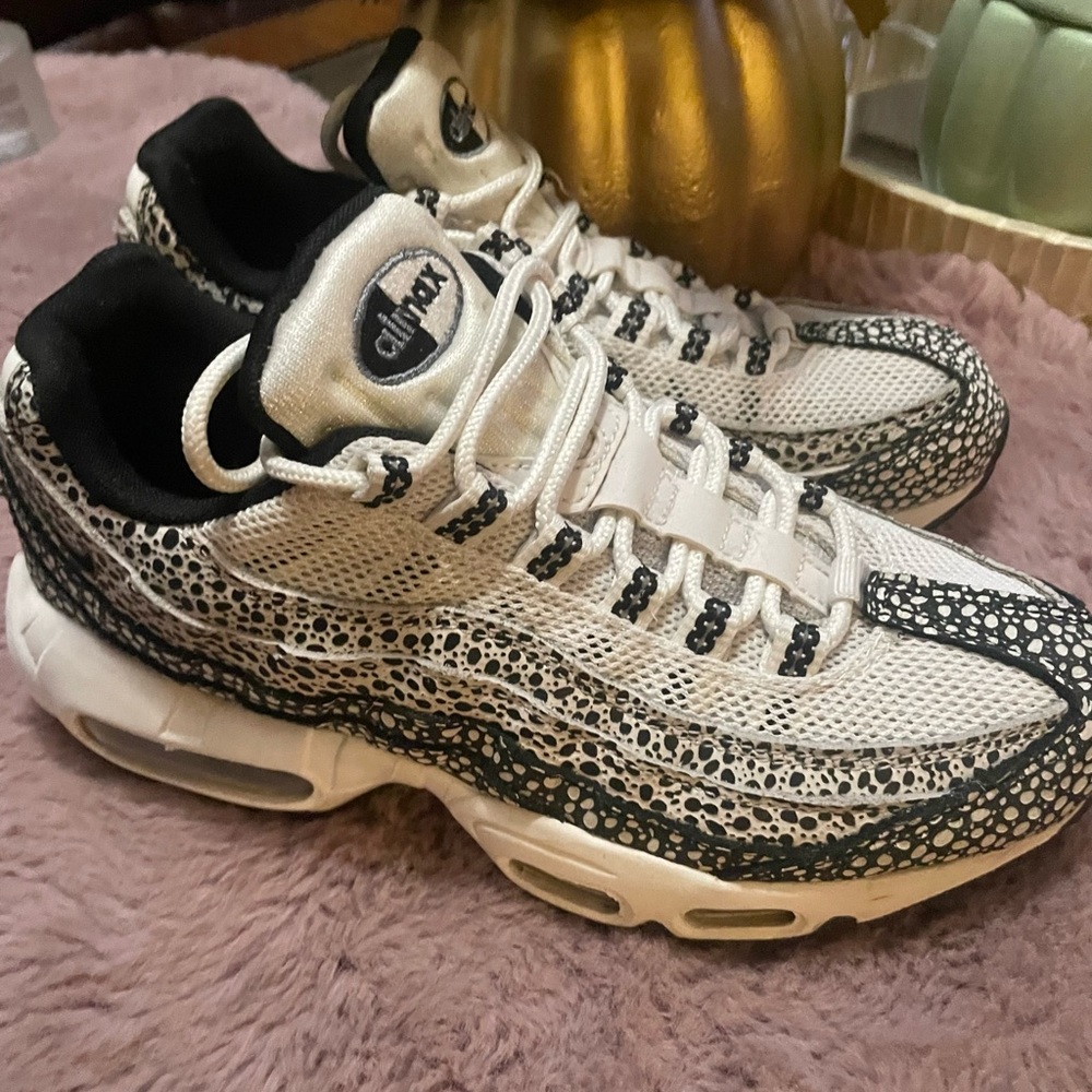 Nike Air Max Black and White